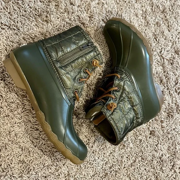Sperry Saltwater Duck Boot in Dark Olive - Size 8 - Picture 3 of 4